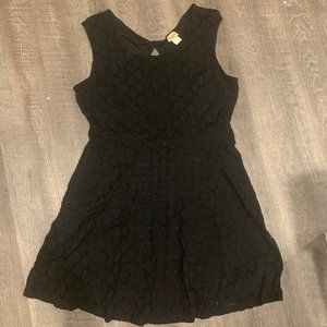 Black Lace Sleeveless Dress w/ Peekaboo Back 3X